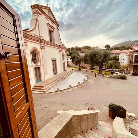 Petit Place De L Eglise *